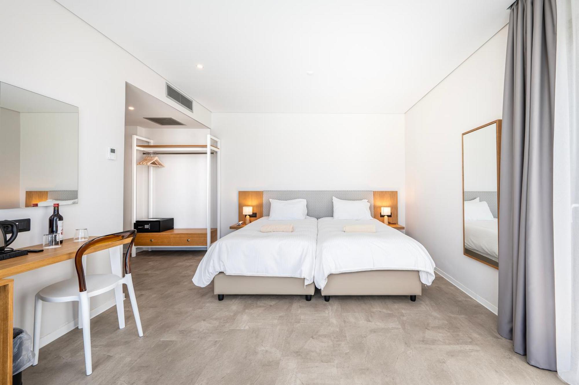 Resort Athina Palace & 5*